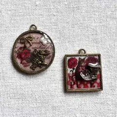 シックなアンティークチャーム 2個セット うさぎ ねこ