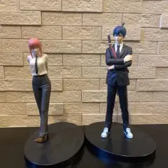 チェンソーマンからマキマとアキのフィギュアです。