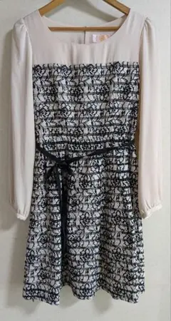 美品、低身長、小柄さん（高学年）ミニマムのレース刺繍が綺麗なワンピース