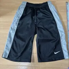 NIKE ハーフパンツ　丈長め