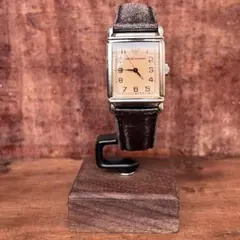 時間を、品格で纏う【ARMANI】レクタンギュラーウォッチ