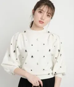 アプワイザーリッシェ■ビジュー刺繍 パフスリーブ ニット5分袖