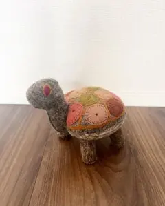 値下 【美品】カメのぬいぐるみ　置物のサムネイル