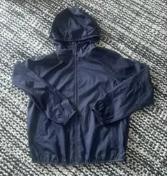 ユニクロ　ポケッタブルパーカー150