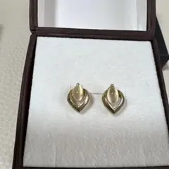 ムーンストーン ピアス(両耳用)