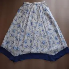 any SiS　ロングスカート　白　青のサムネイル