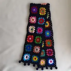 カラフルな花柄のグラニースクエアマフラー