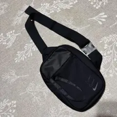 ナイキ Nike ブラック ボディバッグ　ワンショルダー 美品