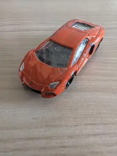 トミカ ランボルギーニ アヴェンタドール 레드
