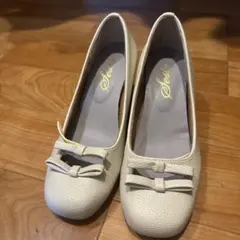 リボン付きホワイトレザー風ヒール　23.5