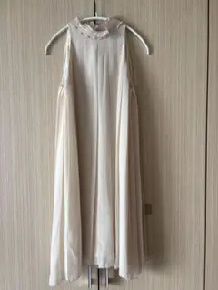 （美品）SHIPS パーティドレス ベージュ 膝丈のサムネイル