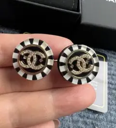 シャネル CHANEL ピアス ブラック & ホワイト ストライプ