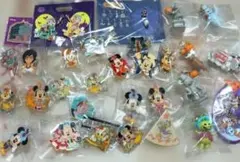 Disney A Family Pin Gathering 限定ピンバッジ - メルカリ
