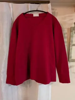 KBF Vネック 長袖ニット　赤に近いピンク　華やか