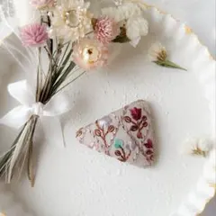 インド刺繍リボン　三角パッチンピン　グレーベージュ