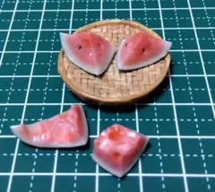 ミニチュアフード　すいか　不揃い