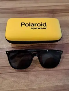 Polaroid サングラス ブラック ケース付のサムネイル