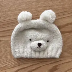 クマデザインのアイボリーニット帽