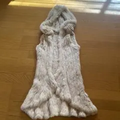 GRACE CONTINENTAL フード付きラビットファーベスト