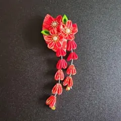 髪飾り 髪留め クリップ 花 赤 和装 鈴付き