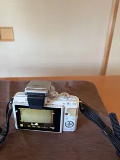 Canon EOS Kiss M2 ホワイト バッテリーなし - メルカリ