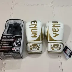 未使用品 タグ付 訳あり Venum ボクシンググローブ 10オンス ベノム 白