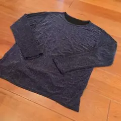 フリーサイズ　黒　長袖カットソー　キラキラ