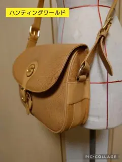 極美品✨ハンティングワールド ショルダーバッグ エンボスロゴ ベージュ kigaeru_370209003015