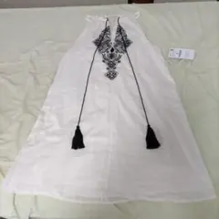ZARA 刺繍入り ホルターネック ワンピース ホワイト