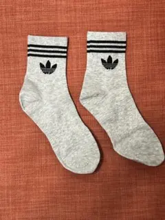 adidas originalストライプソックス　グレー