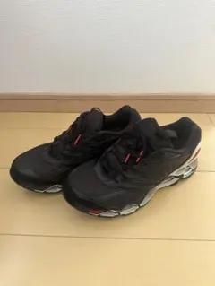 Mizuno Wave Rider ブラック/レッドグラフペーパーのサムネイル