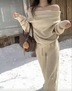 オフショルダー ベージュ ニット セットアップ　トップスのみの