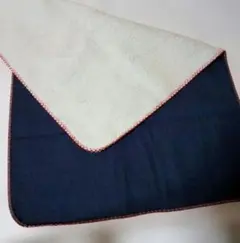 ダークブルー デニム風ボア　ブランケット　赤色縁取り