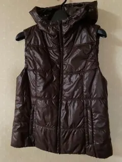 ◆美品◆ユニクロ　フード付きベスト ダークブラウンダ