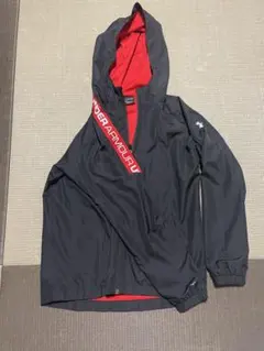 Under Armour フード付きウィンドブレーカー YXL 黒/赤
