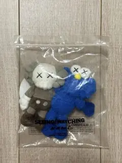 【希少品】KAWS SEEING/WATCHING マスコット キーホルダー KAWS SEEING/WATCHING ぬいぐるみ大2つセット - メルカリ