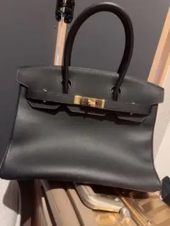 ブラックハンドバッグ