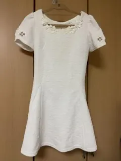 ウィルセレクション　花刺繍付きホワイト半袖ワンピース