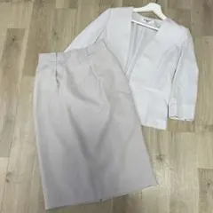 ナチュラルビューティーベーシック　ノーカラー　ママスーツ　セレモニー　卒業　入学