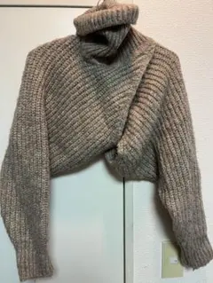 【美品】ZARA ベージュ クロスオーバー タートルネック ニット