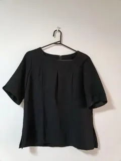 ブラック プルオーバー 半袖 タック付き