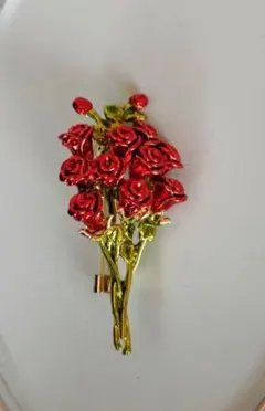 赤い薔薇ブーケ ブローチ ゴールドフレーム 上品デザイン