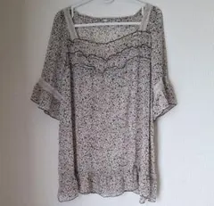 美品【M/大きめ】総柄 チュニック ブラウス 身幅50 レース フリル ゆったり