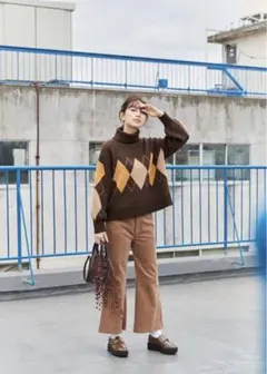 タートルネックアーガイルニット