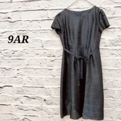 R5202 【9AR】 半袖ワンピース クルーネック 光沢感 ウエストリボン