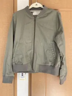ショコラフィネローブ　カーキ色薄手アウター春秋サイズＭ