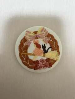 スタジオジブリ 魔女の宅急便　グーチョキパン店のパンリース　刺繍缶バッジ