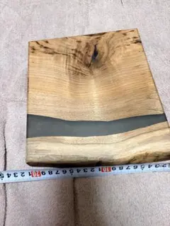 ポプラ瘤杢 ウッドレジン台座 ブラック×ゴールド 高級ディスプレイ台