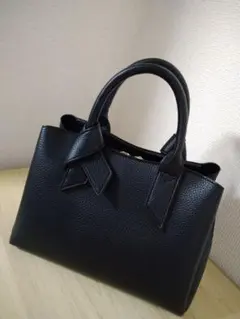 ハンドバッグ　ブラック