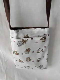 動物柄　モモンガ柄　 スマホショルダーバッグ